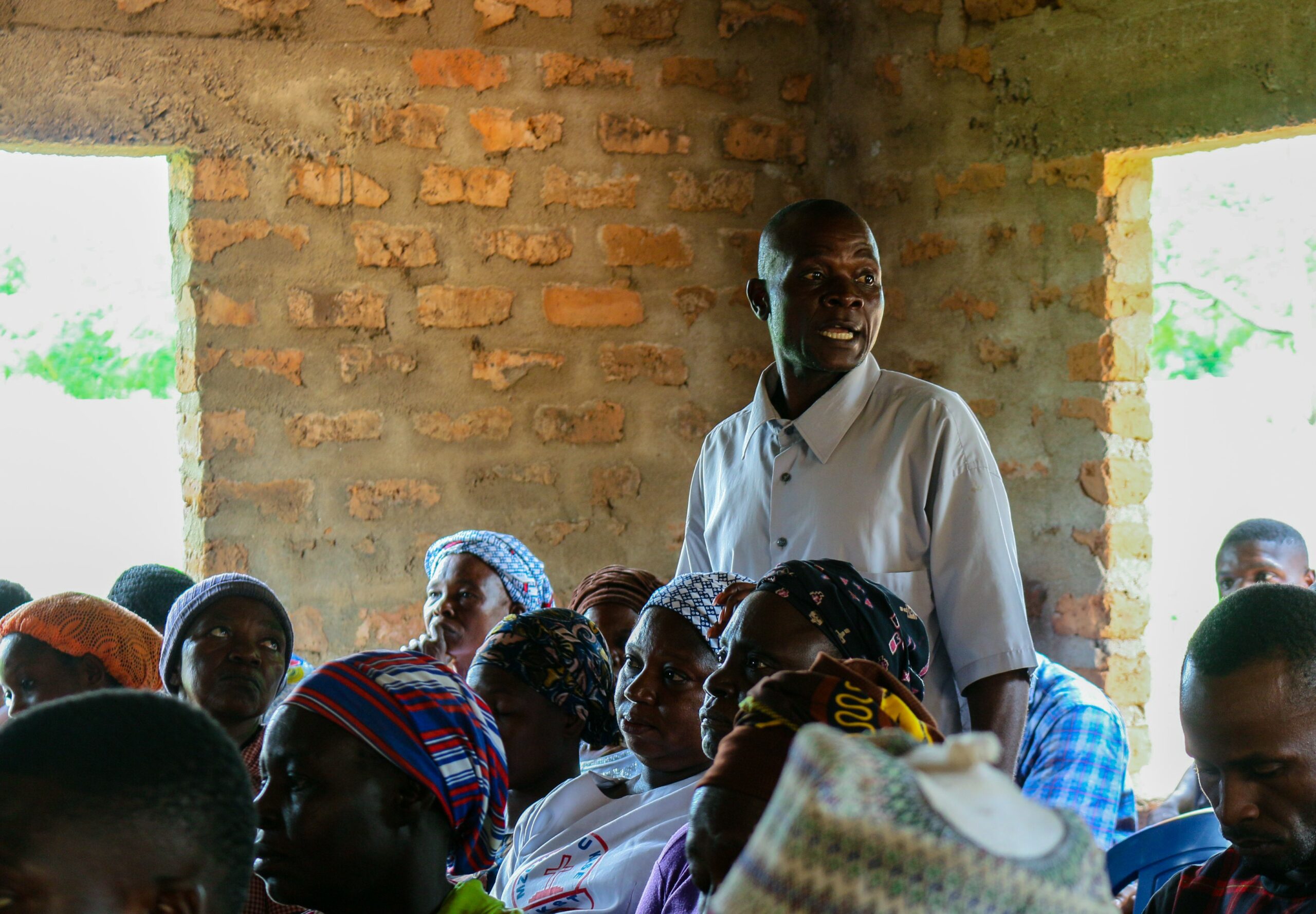 Members of the Jukun and Tiv tribes, previously torn by resource conflicts, discuss joint plan for reconciliation and climate adaptation in Fiidi, Nigeria